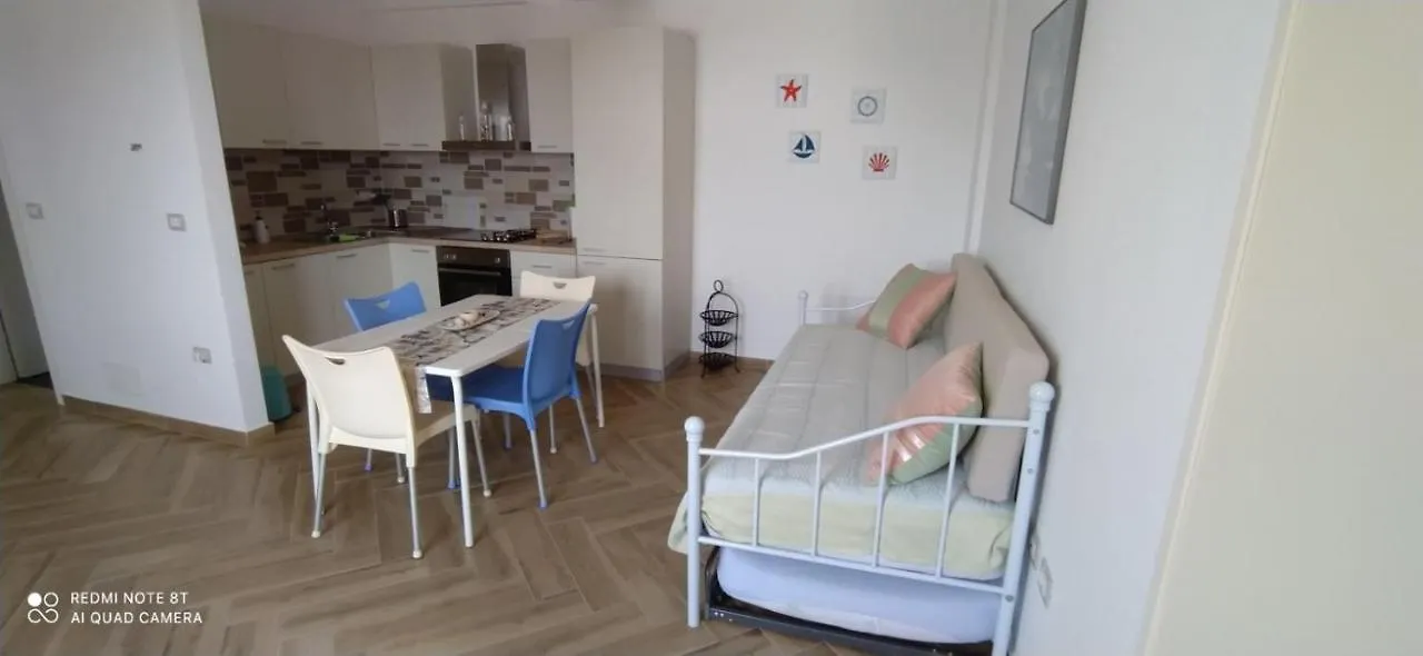 Artemis Beach House Vlorë 0*,