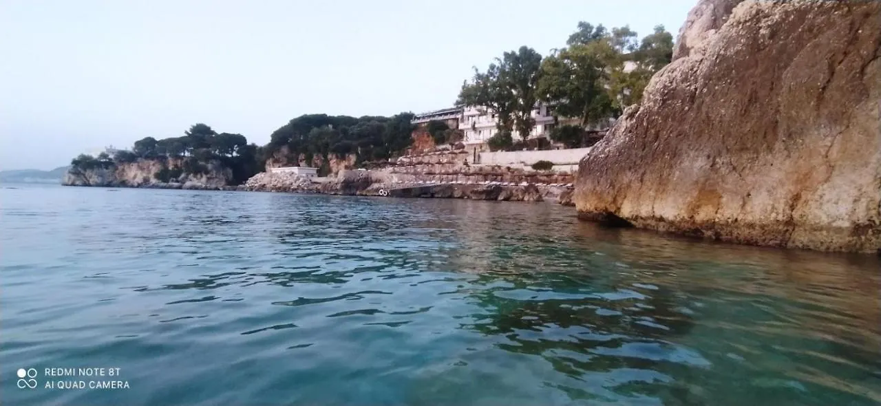 Artemis Beach House Vlorë 0*,